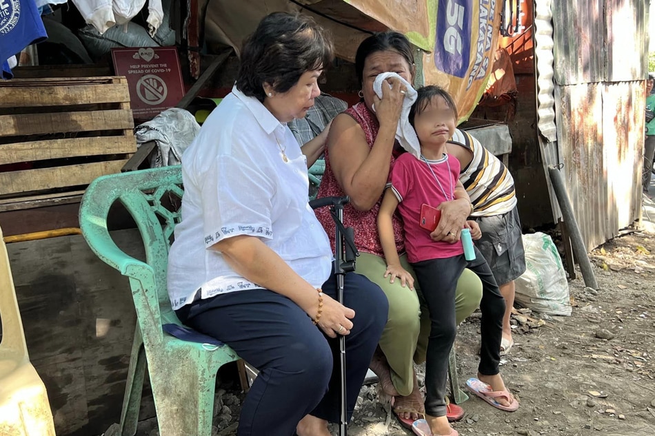 Migrant Workers Secretary Susan Ople vows justice for slain OFW Jullebee Ranaza as she consoles the mother of the murdered OFW. DMW handout photo
