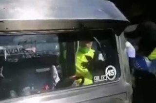 Traffic enforcer tinangkang saksakin umano ng driver, konduktor ng jeep sa QC
