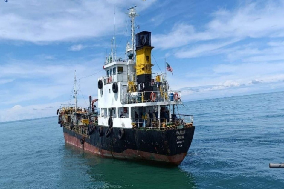Philippine authorities impound a vessel with 400,000 liters of diesel in Tawi-Tawi.