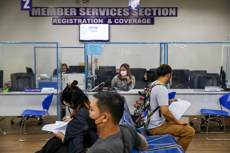 Gov’t employees welcome bill to lower retirement age: CSC