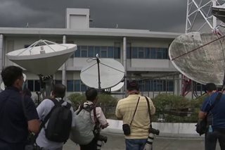 Senators inspect air traffic facilities