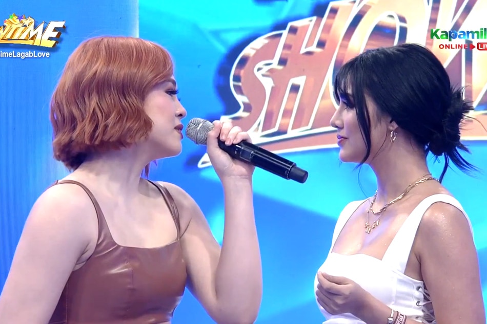 Janella Salvador and Jane de Leon in an impromptu duet on 'It's Showtime' on Wednesday. ABS-CBN