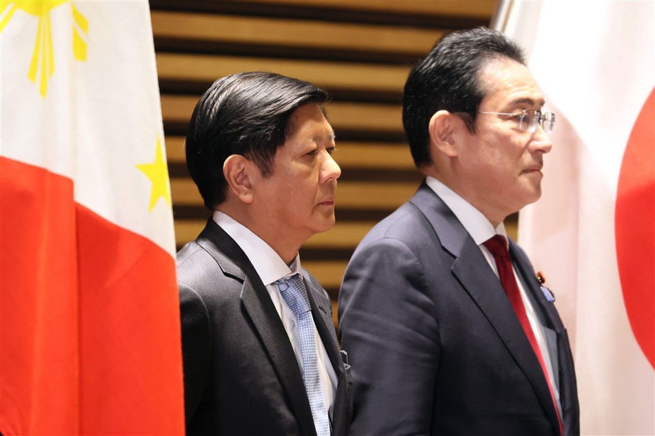 Philippine President Ferdinand Marcos Jr. (L) and Japanese Prime Minister Fumio Kishida listen to their national anthems at the prime minister's official residence in Tokyo, Japan 09 February 2023. Marcos Jr. arrived in Tokyo on February 8 for a five-day visit to Japan. EPA-EFE/Yoshikazu Tsuno / Pool
