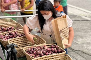 3,000 sibuyas, ipinamigay ng discount store sa community pantry