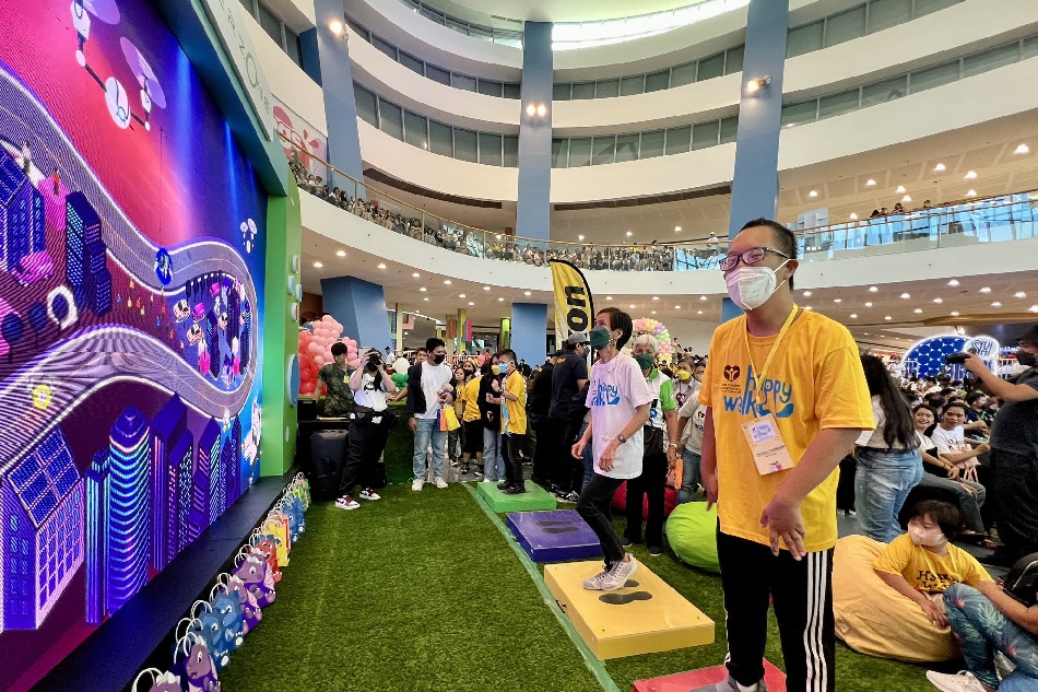 Nakisaya ang mga batang may down syndrome sa 'Happy Walk' event sa SM Mall of Asia, Pasay, bahagi ng pagdiriwang ng National Down Syndrome Consciousness Month nitong Pebrero.