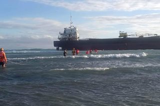 14 nasagip sa sumadsad na barko sa Occidental Mindoro