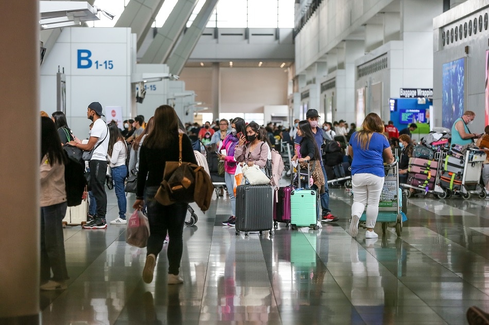 Expansion Of The E Travel System Is Underway Filipino News   20230104 Naia Airport Passengers Jc 1415 2 