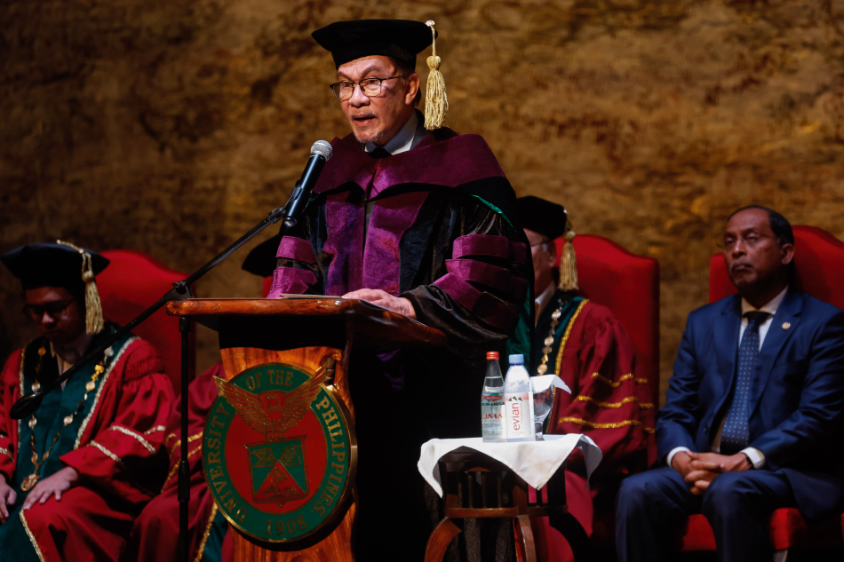 The University of the Philippines confers the degree of Doctor of Laws honoris causa to Dato Seri Anwar Ibrahim, Malaysia