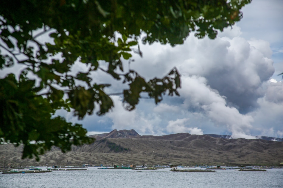 Grassfire On Taal Volcano Extinguished Phivolcs Abs Cbn News 7555