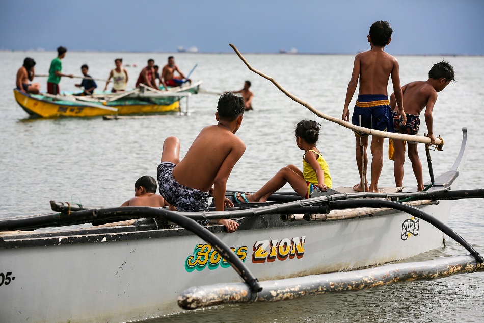 People play and spend time by the Baseco Beach in Manila on January 27, 2022. Jonathan Cellona, ABS-CBN News