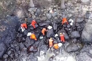 Mga nagkakasakit sa Pola dahil sa oil spill, dumarami