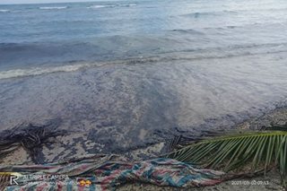 Tubig-dagat sa Or. Mindoro na sapul ng oil spill, bagsak sa water standard quality