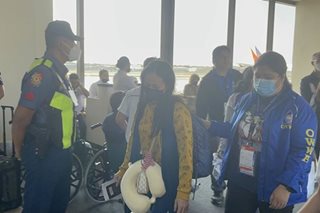 OFW na ina ng magkakapatid na pinaslang sa Cavite, nakarating na sa bansa