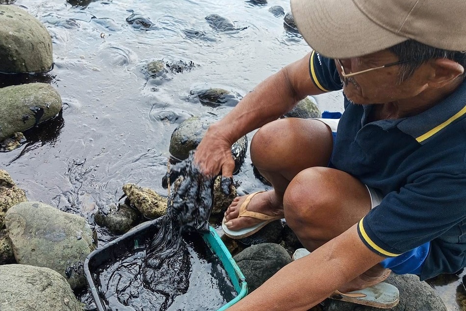 Members of Bantag Dagat clean up the shore affected by an oil spill in Barangay Tagumpay, Pola, Oriental Mindoro on March 2,2023. Russel Tan, Pola Oriental Mindoro Official Page