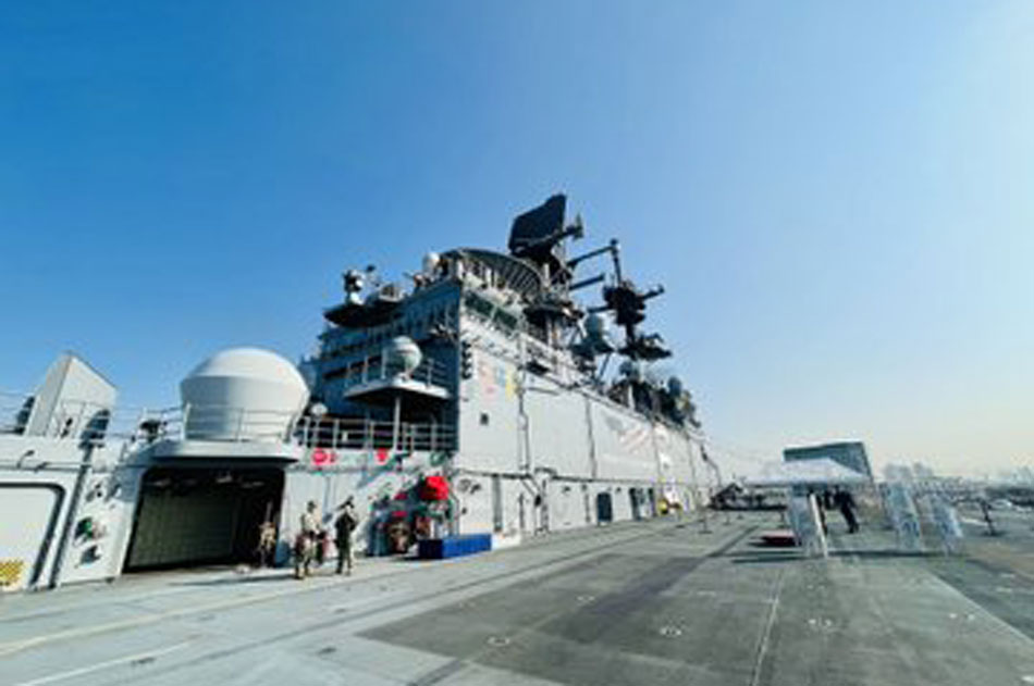 US assault ship in Manila for port visit 4