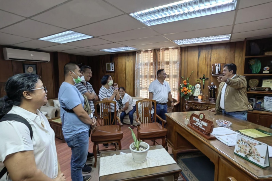 In this photo taken Feb. 28, 2023, then Negros Oriental Governor Roel Degamo talks to DNAP President Wilfredo Chiu and former Amlan mayor Bentham dela Cruz to discuss the situation of the zoo. Just 4 days after this meeting, Degamo was killed in an armed attack inside his home in Pamplona, Negros Oriental. Courtesy: Provincial Government of Negros Oriental