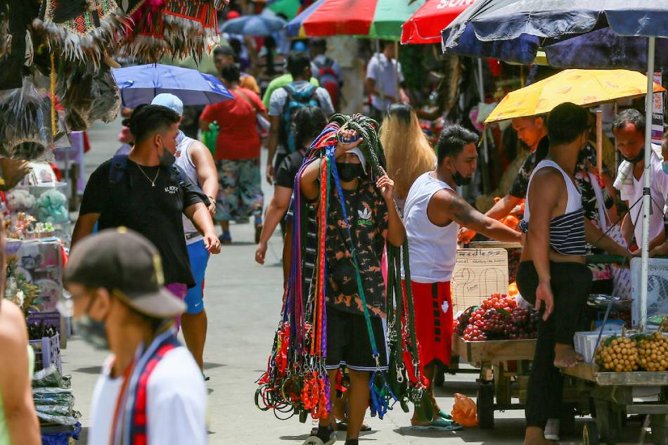 People visit stalls at the Divisoria market in Manila. 📷: Jonathan Cellona, ABS-CBN News/file