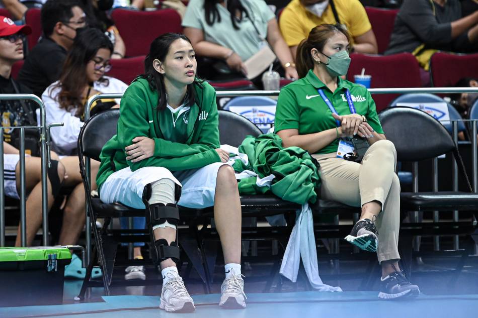 Leila Cruz present in the bench of La Salle Lady Spikers against the FEU Lady Tamaraws. UAAP Media Bureau