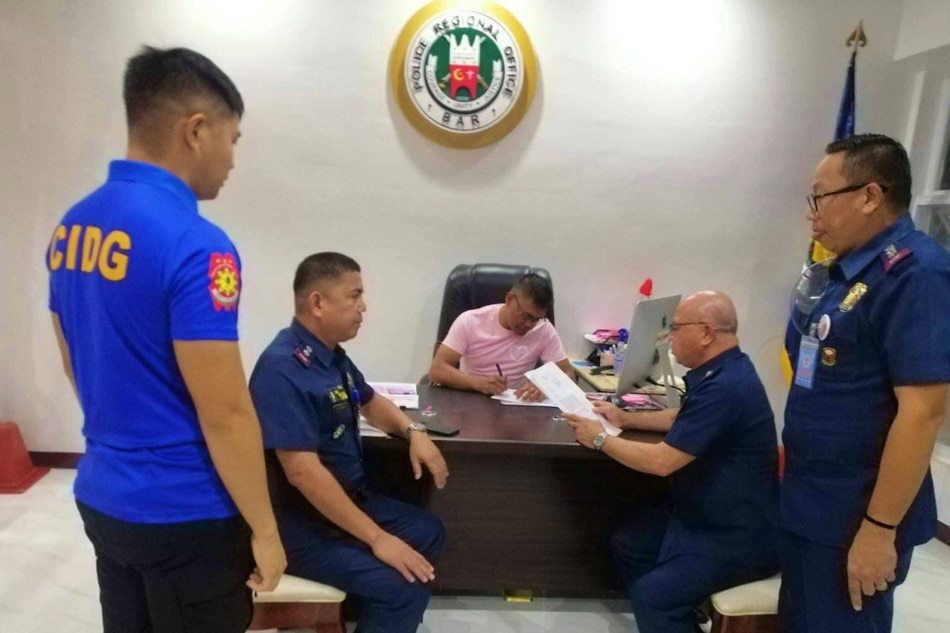 A tracker team from the Criminal Investigation and Detection Group (CIDG) served the arrest warrants against PRO-BARMM chief Brig. Gen. John Guyguyon (center) on Wednesday night. CIDG-BARMM