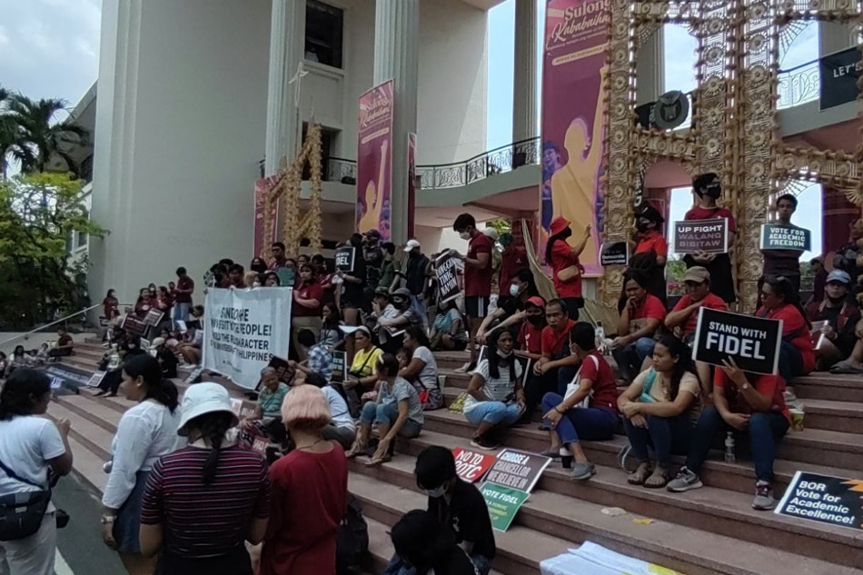 Members of the UP community show their support to UP Diliman chancellor Fidel Nemenzo. Zyann Ambrosio, ABS-CBN News