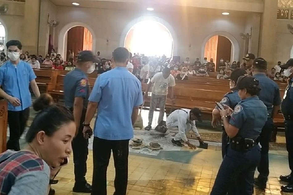 Mass goers at Baclaran church startled by loud noises 4