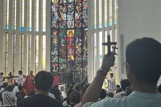 Pinoys flock to Diocesan Shrine of Jesus the Divine Word for 'Siete Palabras'