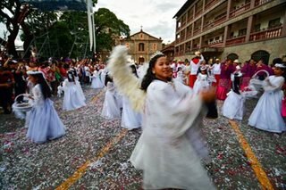  LOOK: Las Pinas celebrates Easter Sunday with grand ‘Salubong’