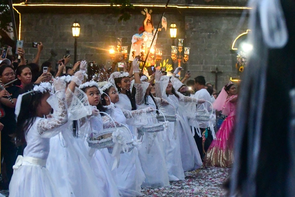Filipinos honor risen Jesus on Easter Sunday 1