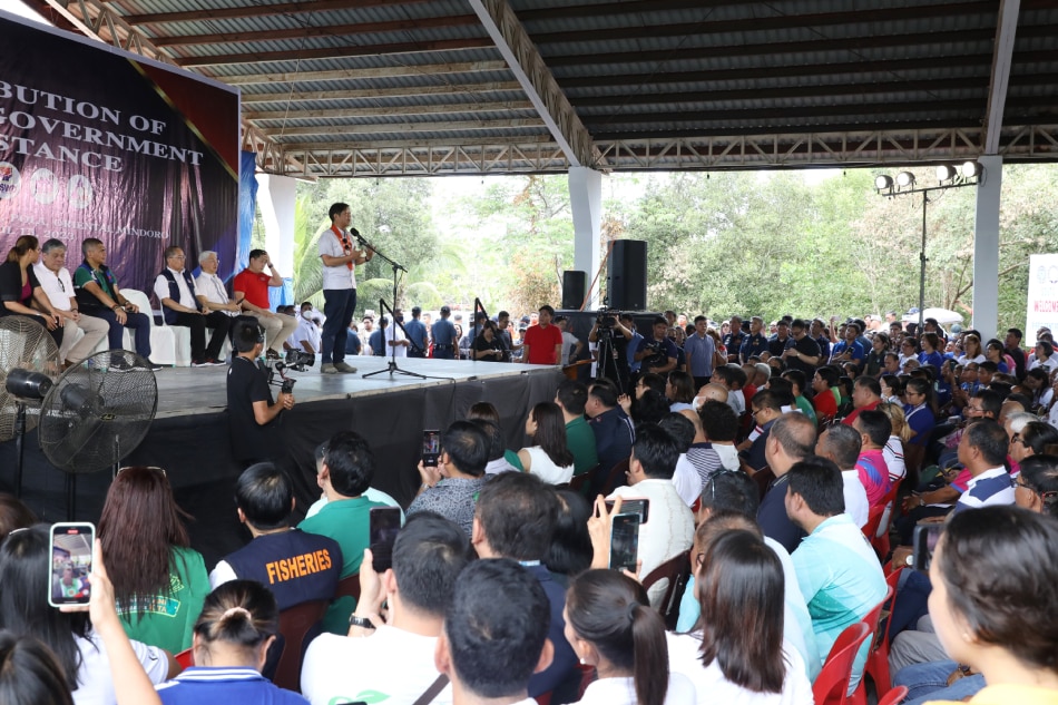 President Ferdinand R. Marcos Jr. leads a situation briefing on the oil spill and distribution of various assistance to at least 1,200 beneficiaries in Pola, Oriental Mindoro on April 15, 2023. Alfred Frias, PNA Photos