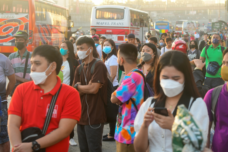 Commuters wait for public transit on Commonwealth Avenue in Quezon City on March 6, 2023. Mark Demayo, ABS-CBN News/File