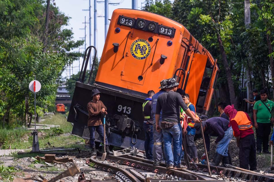 PNR train derails at Don Bosco Crossing | ABS-CBN News