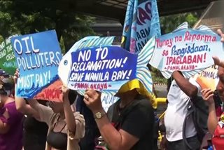 Pagdiriwang ng Earth Day idinaan sa pamamasyal, protesta