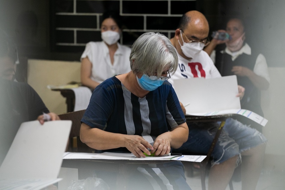 A senior citizen casts her vote in the May 2022 national elections in Quezon City. File/Jonathan Cellona, ABS-CBN News
