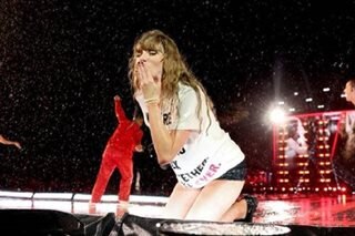 Taylor Swift holds first rain show of Eras tour