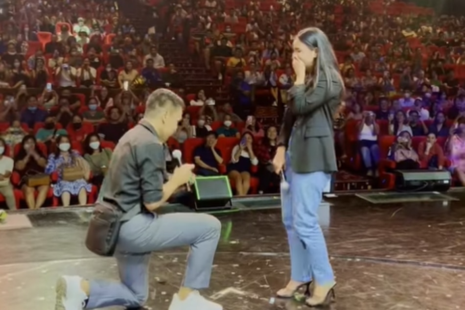 Watch Couple Gets Engaged After Ang Huling El Bimbo Show Filipino News 