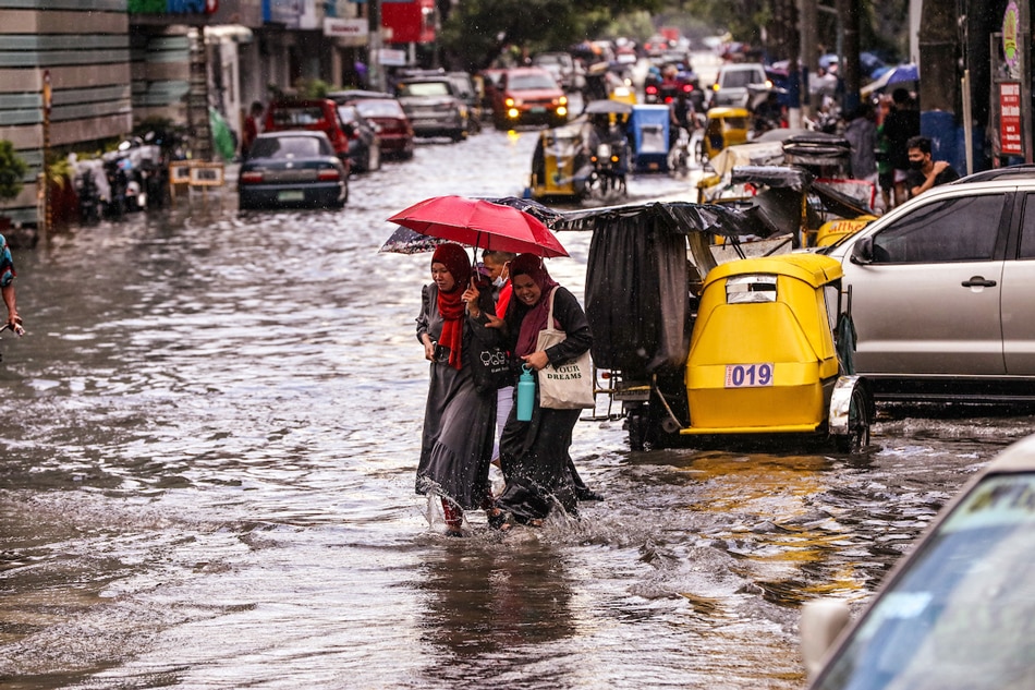  Pedestrians and motorists navigate through rain and flood after a sudden downpour in Manila City on May 26, 2023 hours before the arrival of super typhoon Mawar. Jonathan Cellona, ABS-CBN News