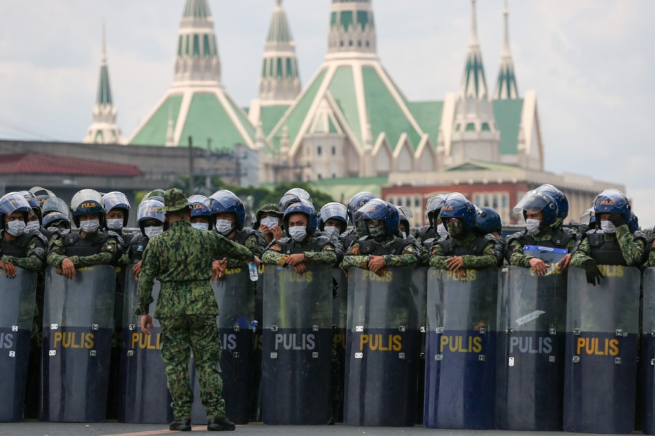 Riot police remain in formation on Commonwealth Avenue in anticipation of protests from multi-sectoral groups during former president Rodrigo Duterte’s SONA on July 27, 2020. Jonathan Cellona, ABS-CBN News/file