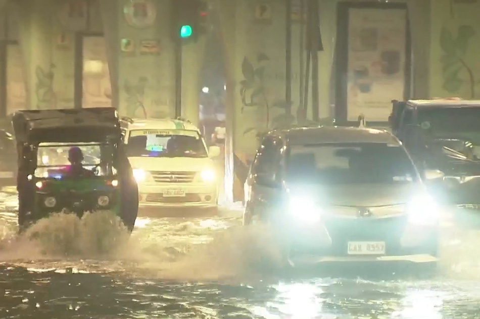 Ilang lugar sa Maynila binaha dahil sa bagyong Chedeng