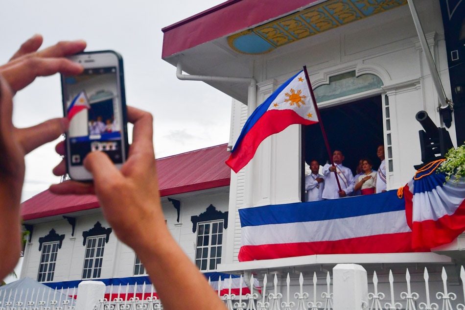 Filipinos soldier on as rains mark 125th Independence Day Filipino News