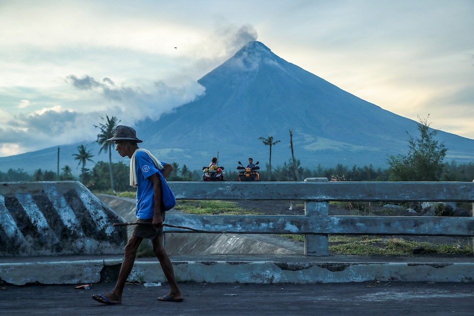 Ndrrmc 20000 People Evacuated Due To Mayon Unrest Abs Cbn News