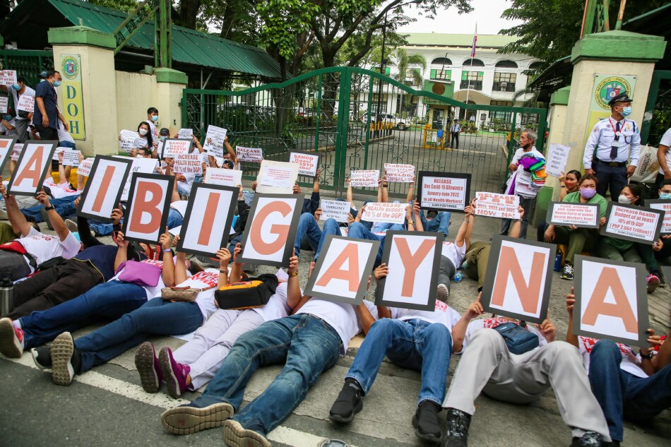 Health workers from public and private hospitals in NCR hold a picket rally outside the Department of Health headquarters in Manila on September 6, 2022. Jonathan Cellona, ABS-CBN News/File
