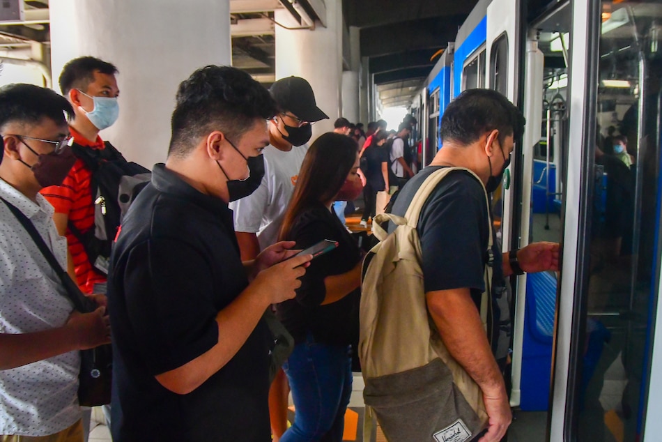  Passengers traveling via the MRT-3 North Avenue station in Quezon City. Mark Demayo, ABS-CBN News/File