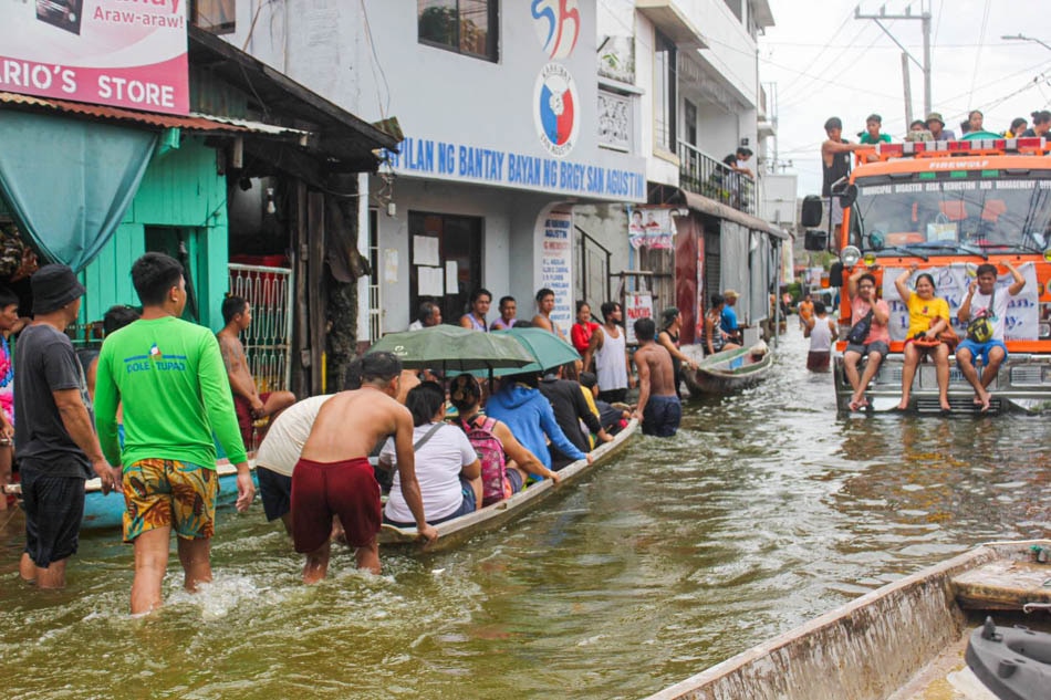 22 areas in Bulacan province flooded; thousands flee | ABS-CBN News