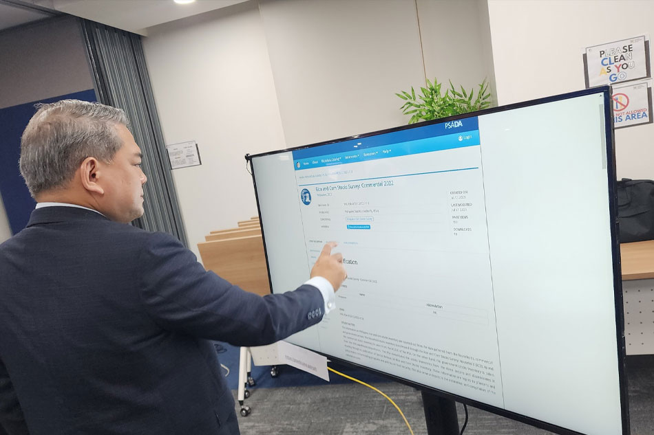 National Statistician Dennis Mapa demonstrates the features of the new Philippine Statistics Authority website. Jekki Pascual, ABS-CBN News