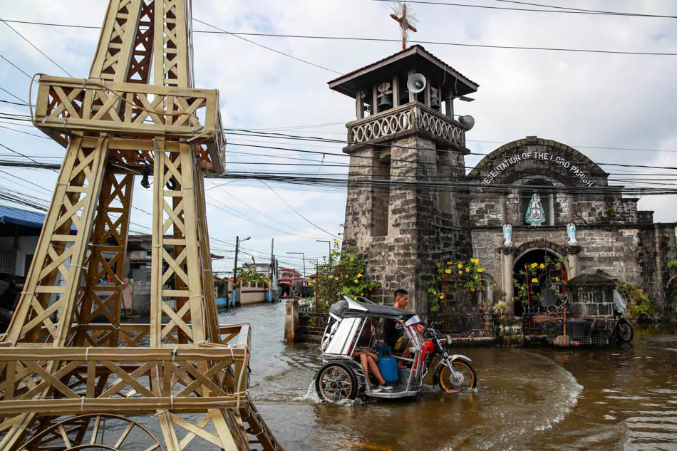 Enduring weeks of flood in Pampanga 12
