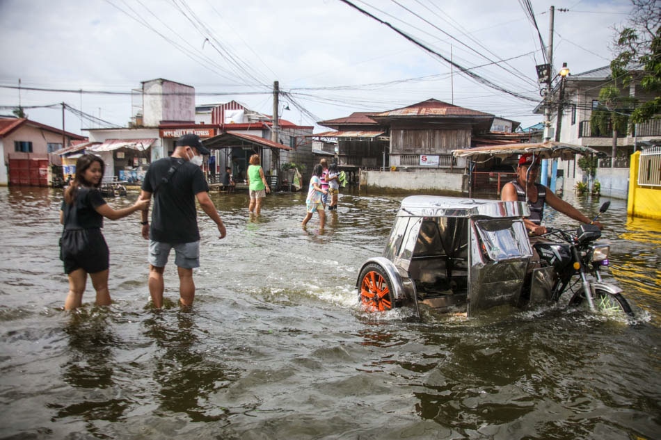 Enduring weeks of flood in Pampanga 7