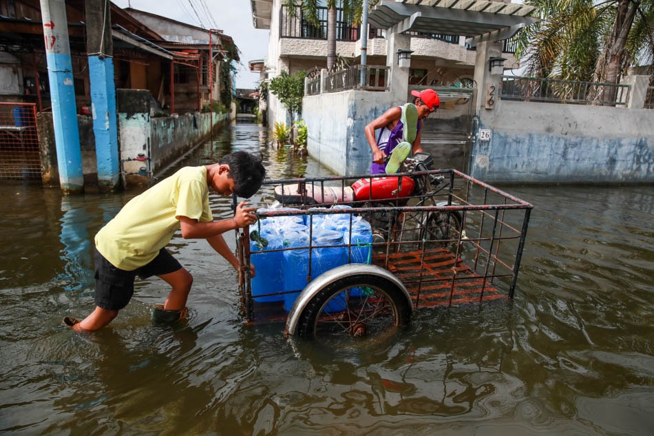Enduring weeks of flood in Pampanga 8