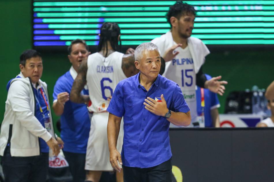 Basketball coach Chot Reyes claps back at fans. Photo by Jonathan Cellona, ABS-CBN News