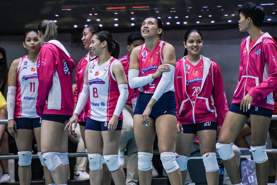 Alyssa Valdez at the Creamline bench. PVL Media