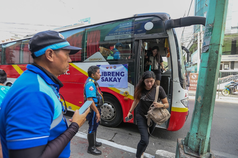 Commuters board a Free Ride (Libreng Sakay) bus service provided by the Metro Manila Development Authority (MMDA) in Monumento, Caloocan, as transport groups begin their 3-day transport strike on November 20, 2023. ABS-CBN News/Jonathan Cellona